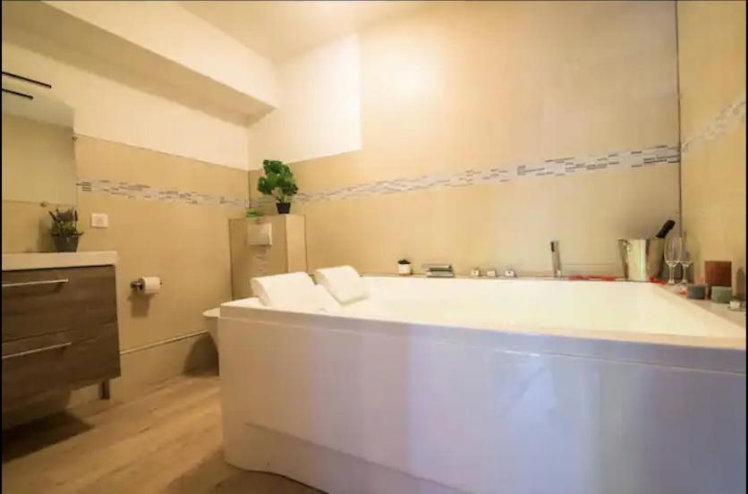 Apartment Balneo & Confort, Tram, Parking