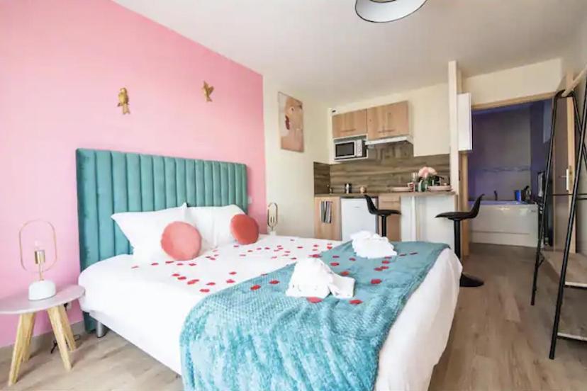 Balneo & Confort, Tram, Parking Apartment
